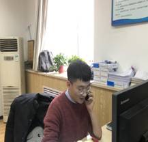 beat365中文官方网站侯勇老师和受资助学生家庭2