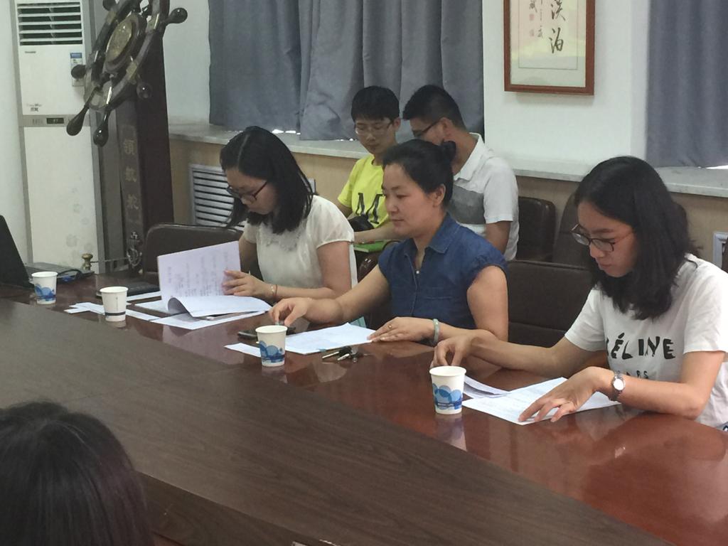 汪芳老师主持会议